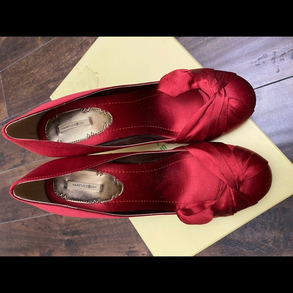 Gorgeous Red Satin Heels 👠 - Picture 3 of 13